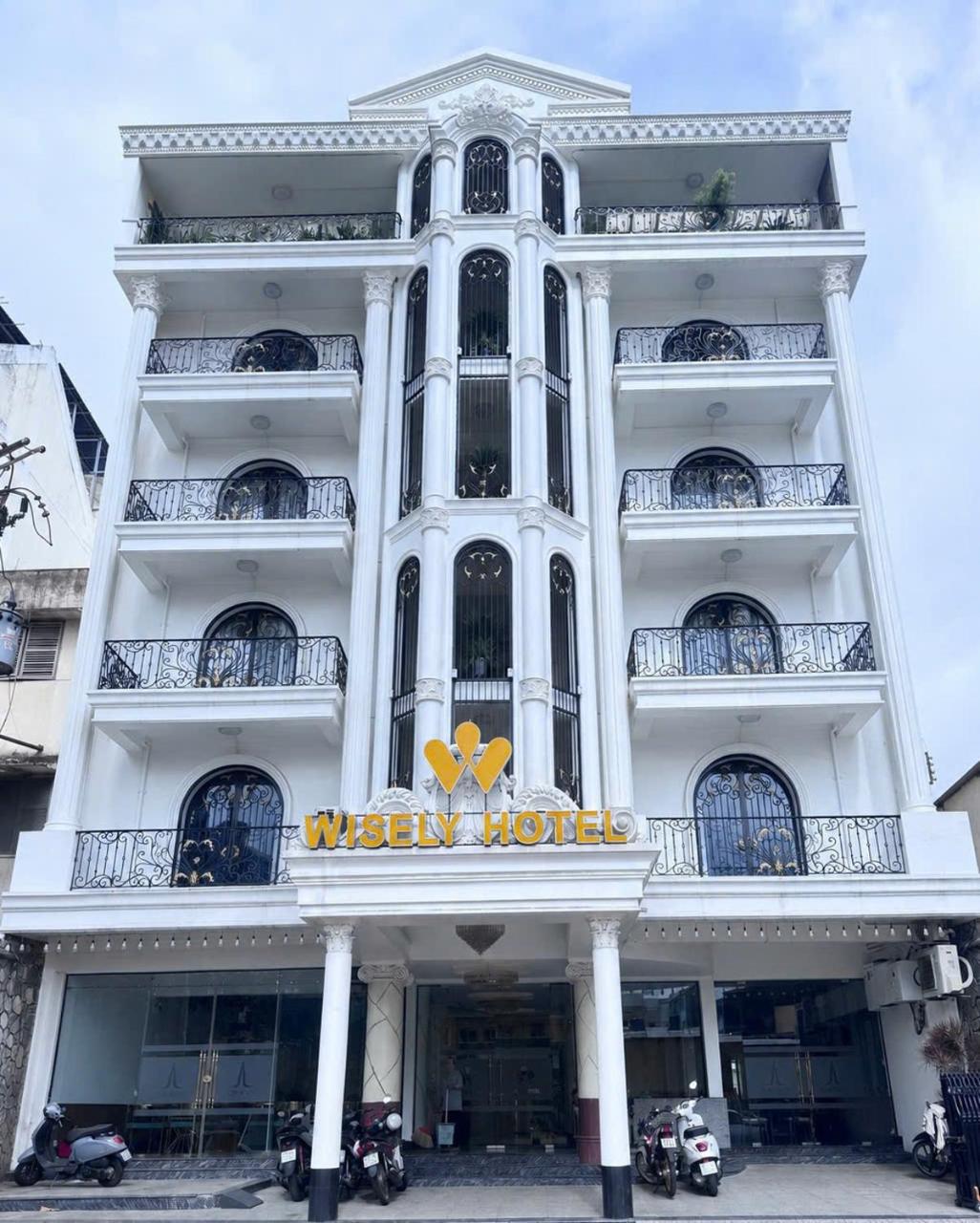 WISELY Hotel