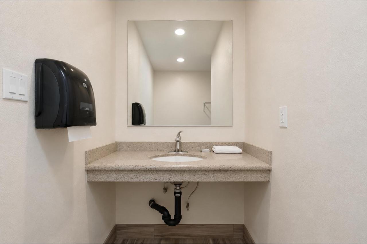 Del Playa Inn Oxnard Near Camarillo photo 3
