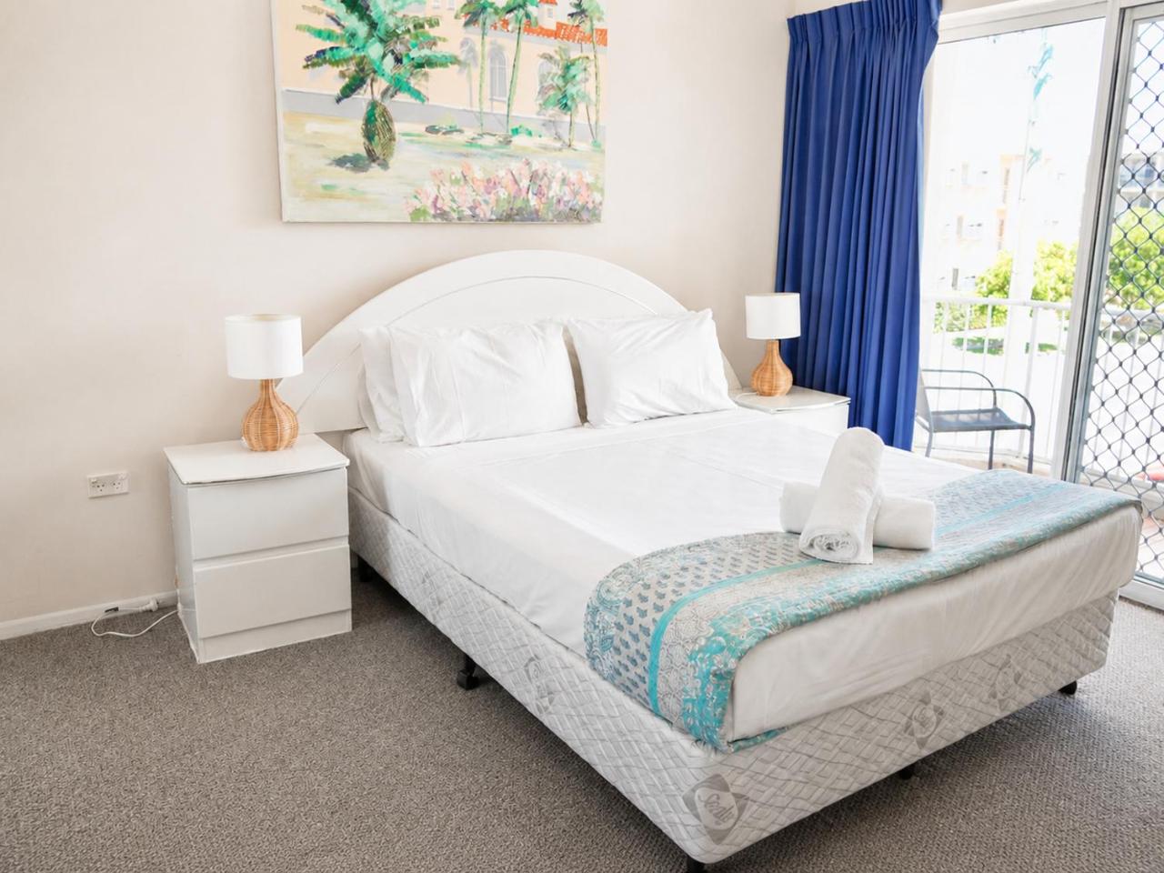 Pelican Cove Waterfront Apartments photo 2