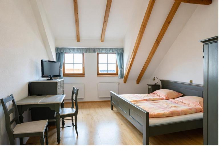 Hotelový a jezdecký areál Dvůr Krutěnice photo 4
