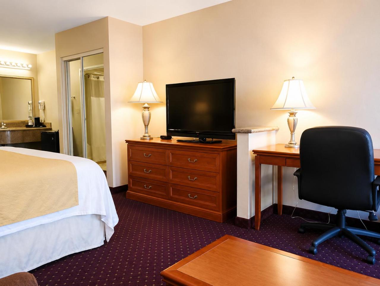Burbank Inn and Suites photo 3