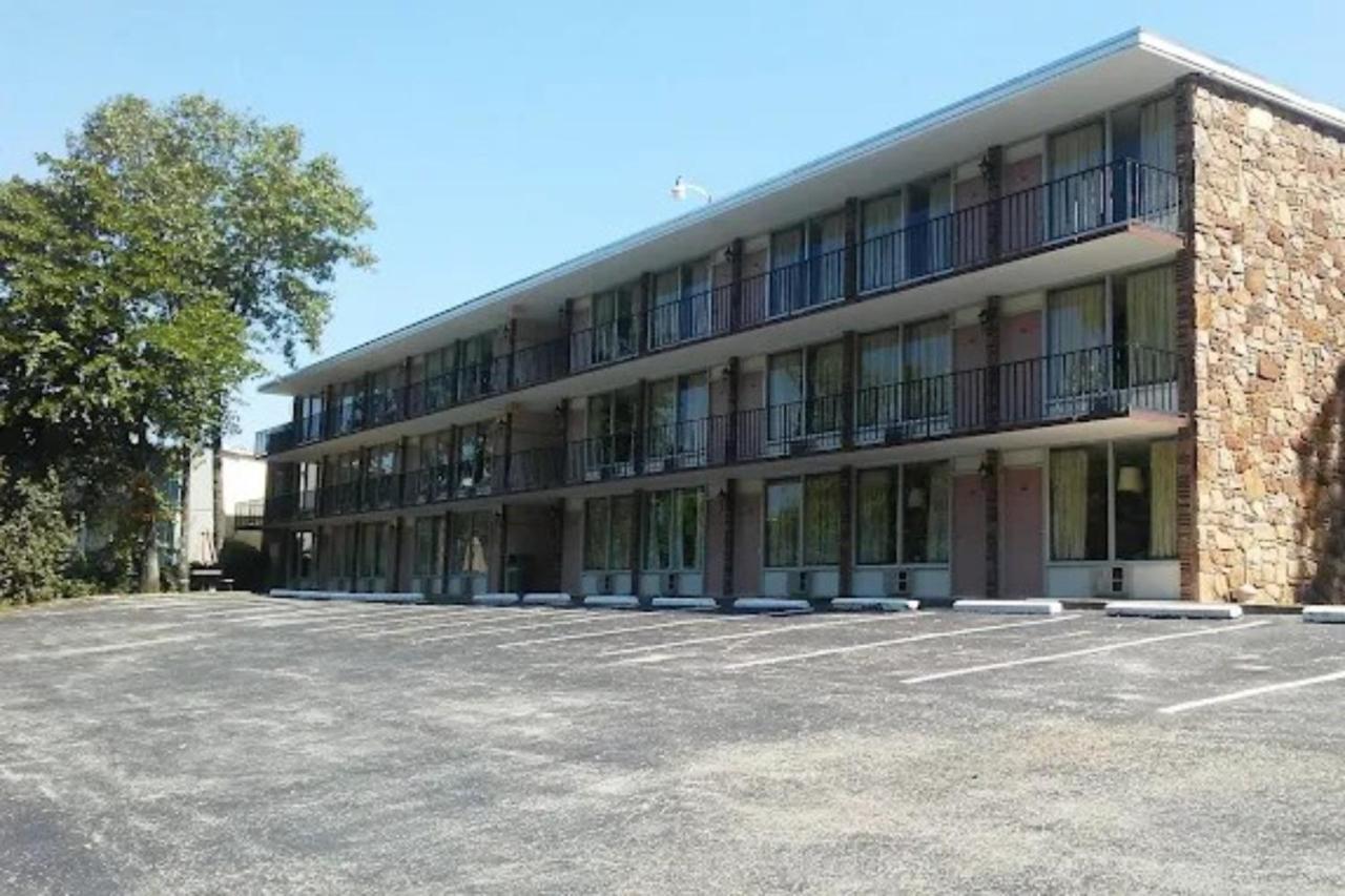 Colonial Mountain Inn Branson MO photo 4