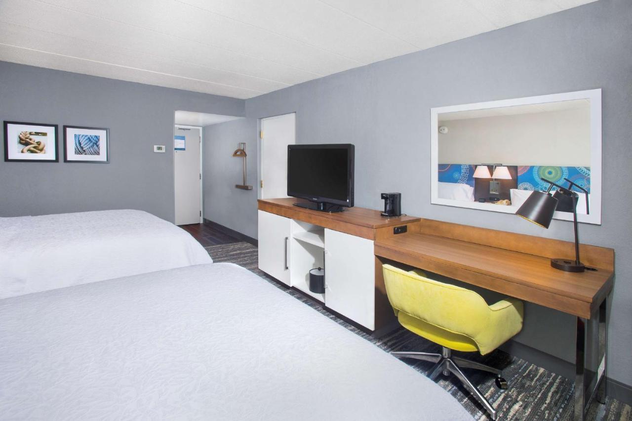 Hampton Inn & Suites Annapolis photo 2