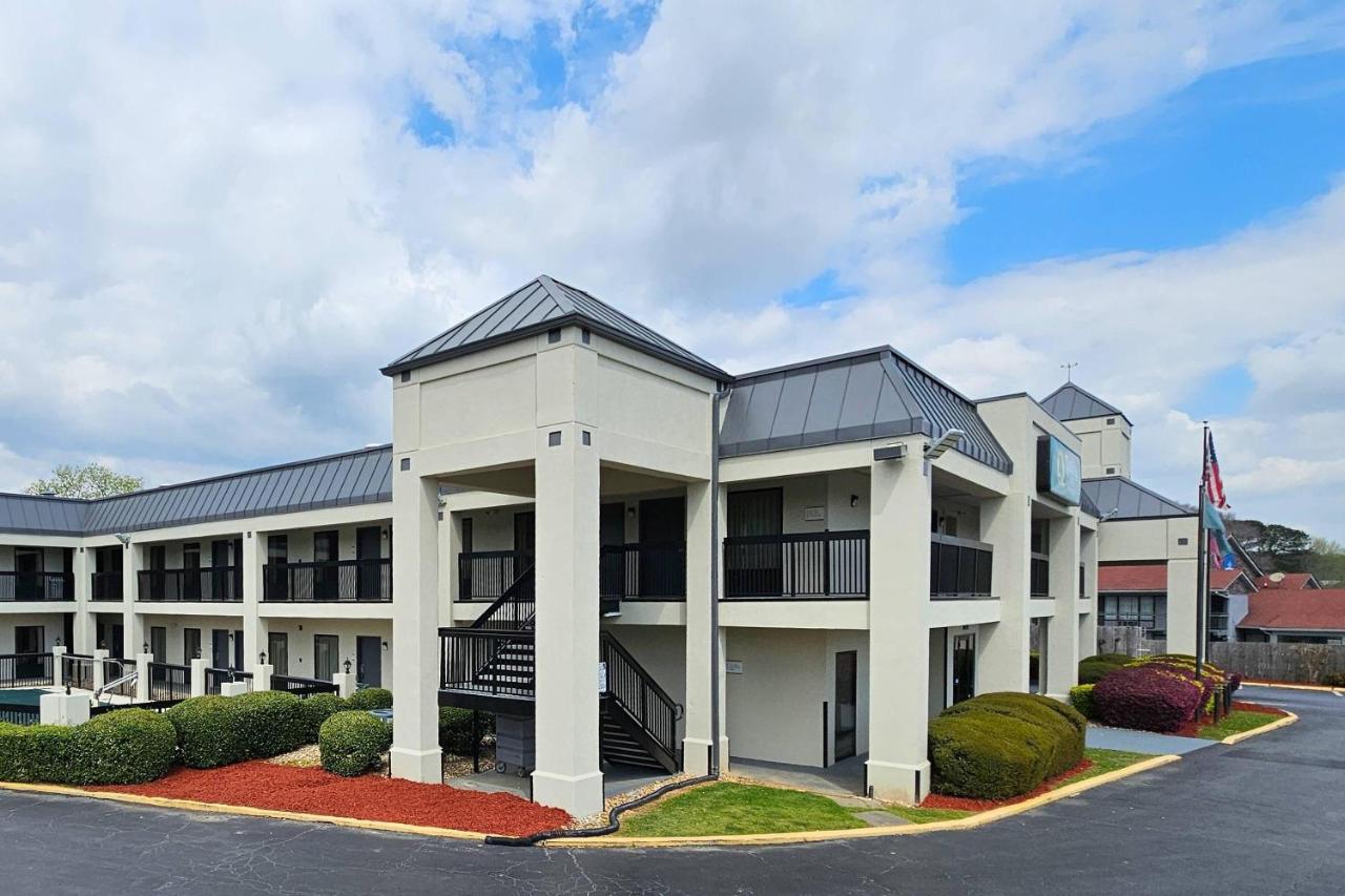 Quality Inn near Six Flags