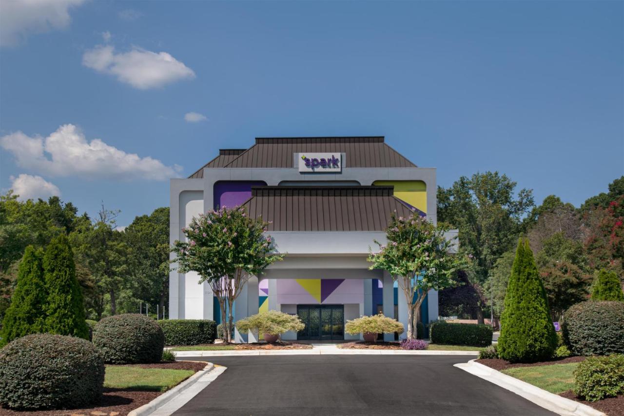 Spark by Hilton Charlotte Airport North