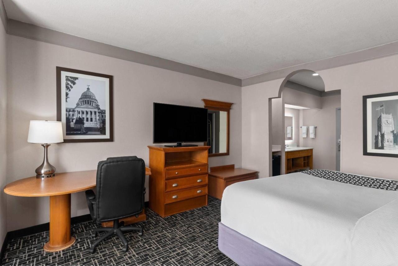 La Quinta Inn & Suites by Wyndham Jackson Airport/Pearl photo 4