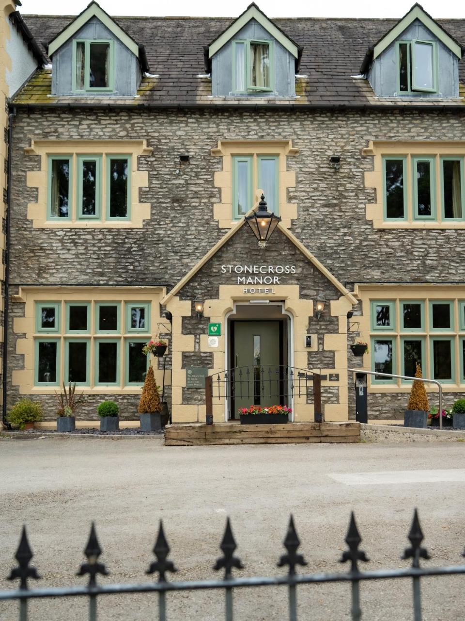 Stonecross Manor Hotel