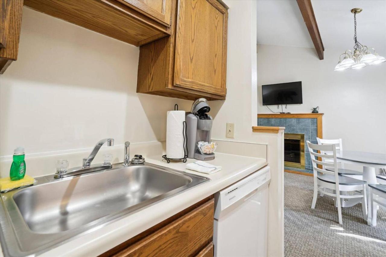 Cedarbrook Two bedroom Suite 10304 photo 3
