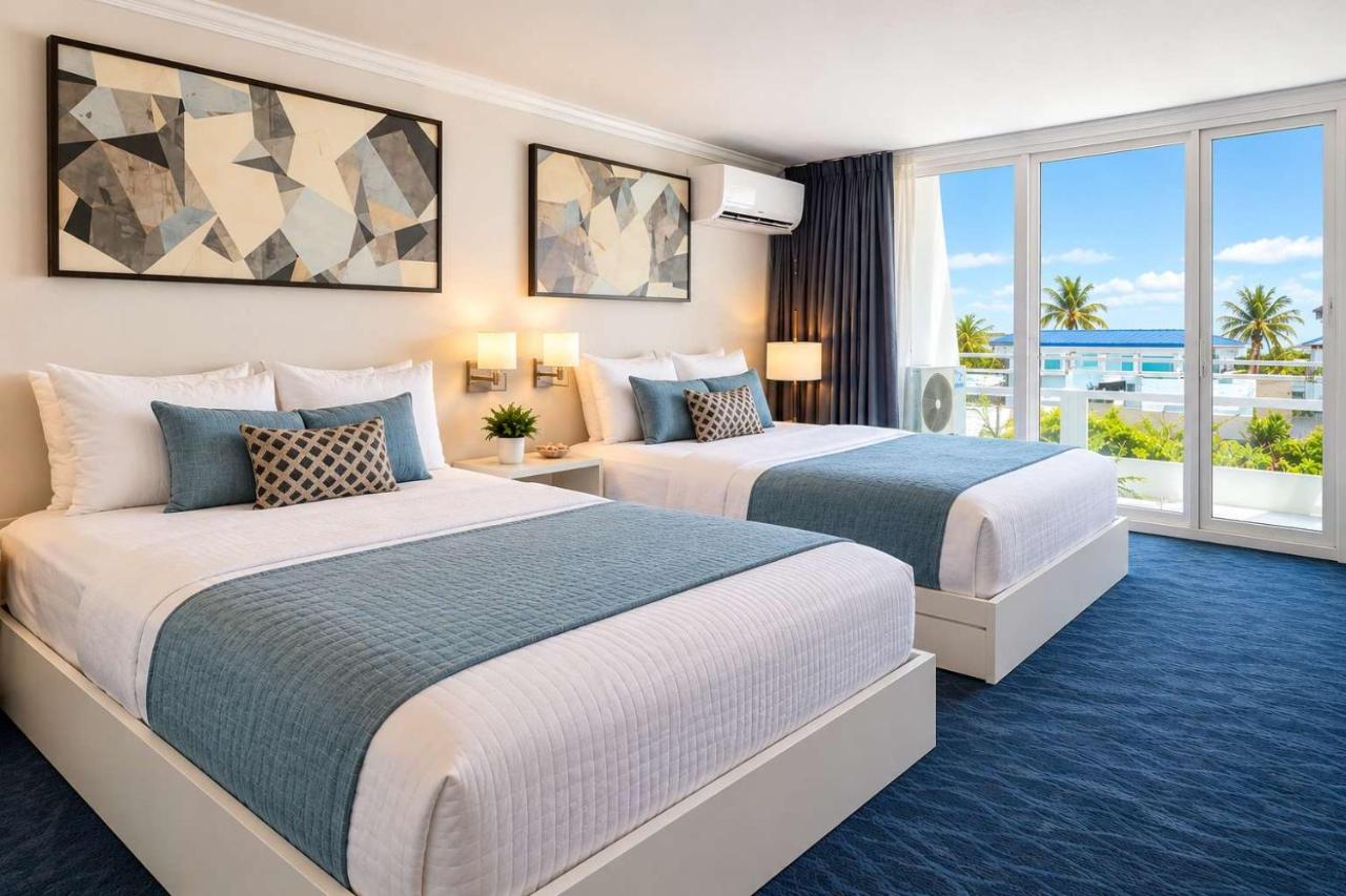 Queen Beds Studio Apartment in ESJ Towers Isla Verde