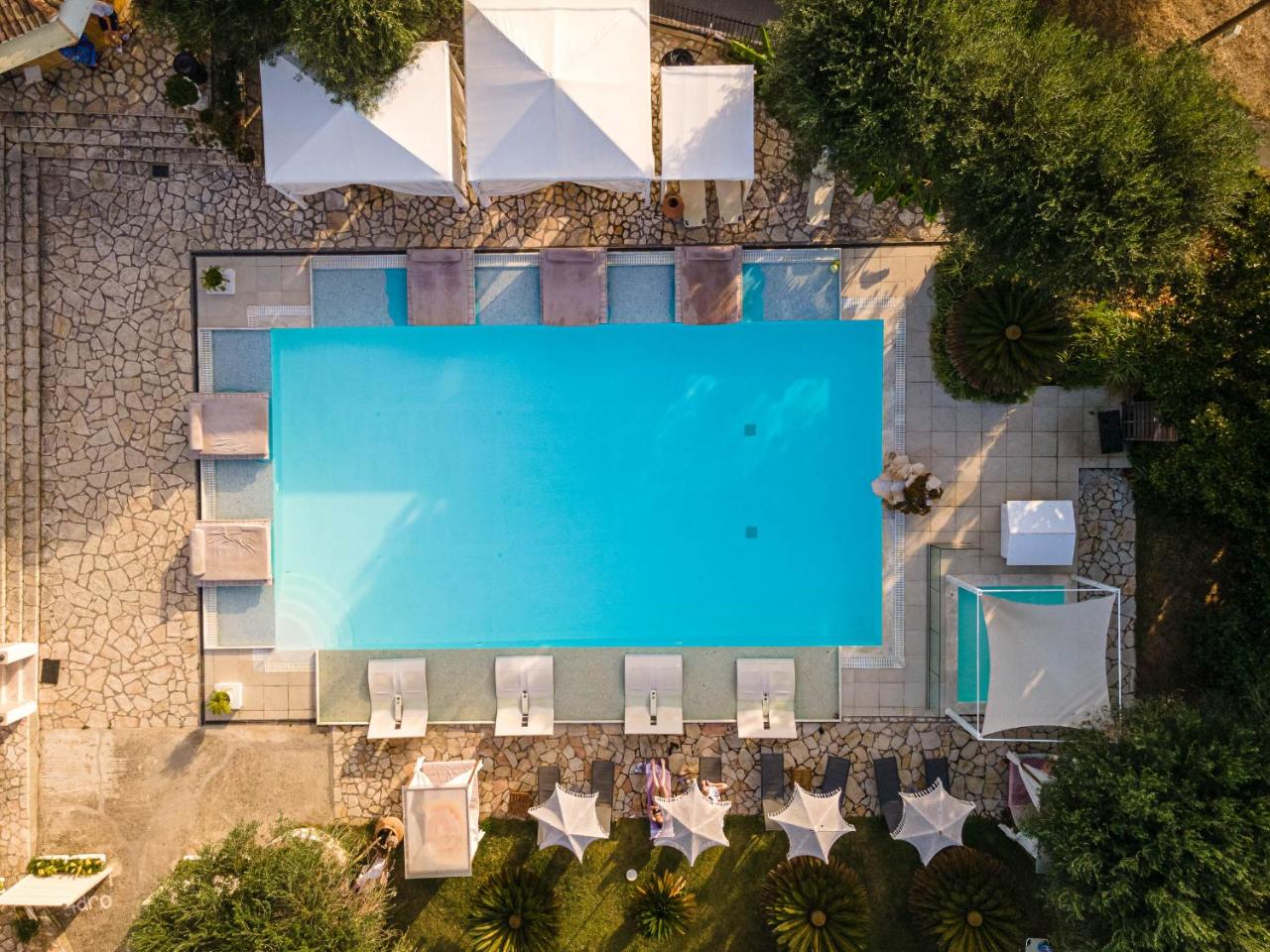 Nefeli Hotel