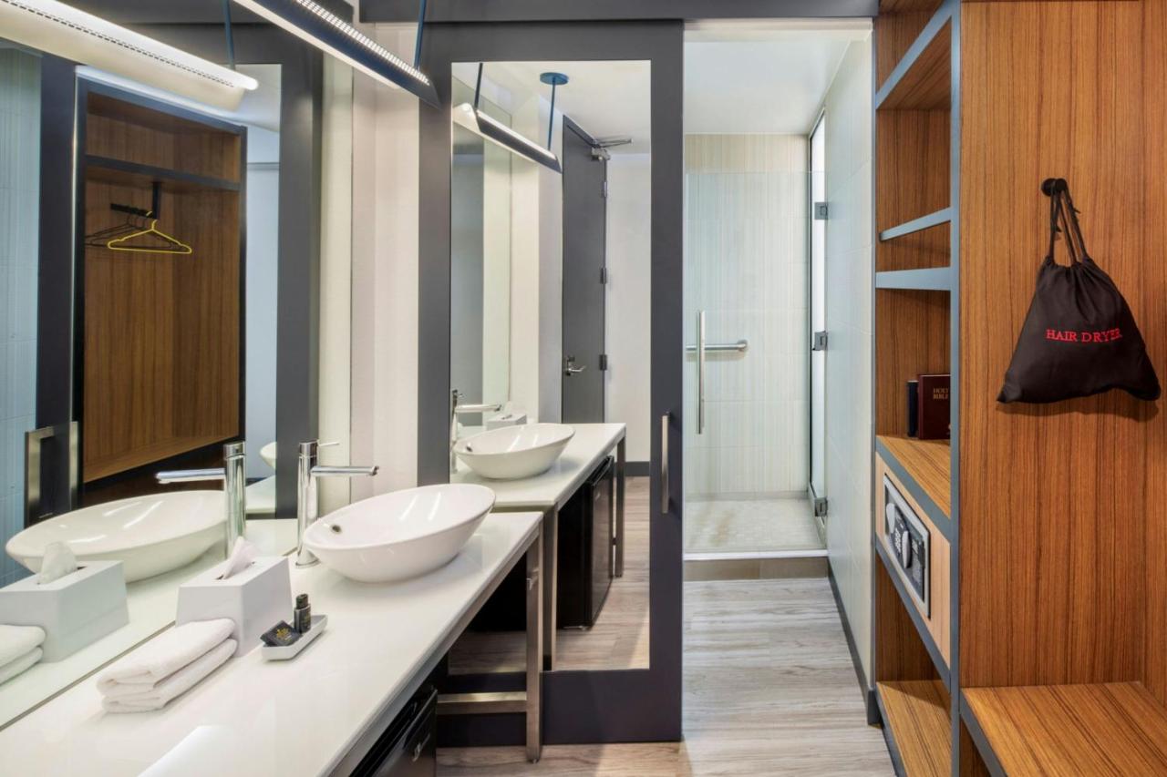 Aloft by Marriott Phoenix-Airport photo 2