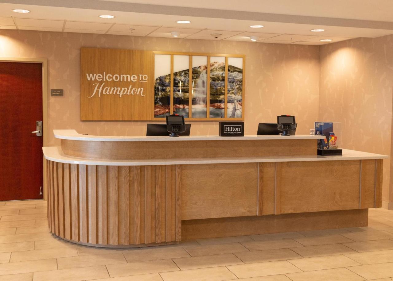 Hampton Inn  Winfield photo 3