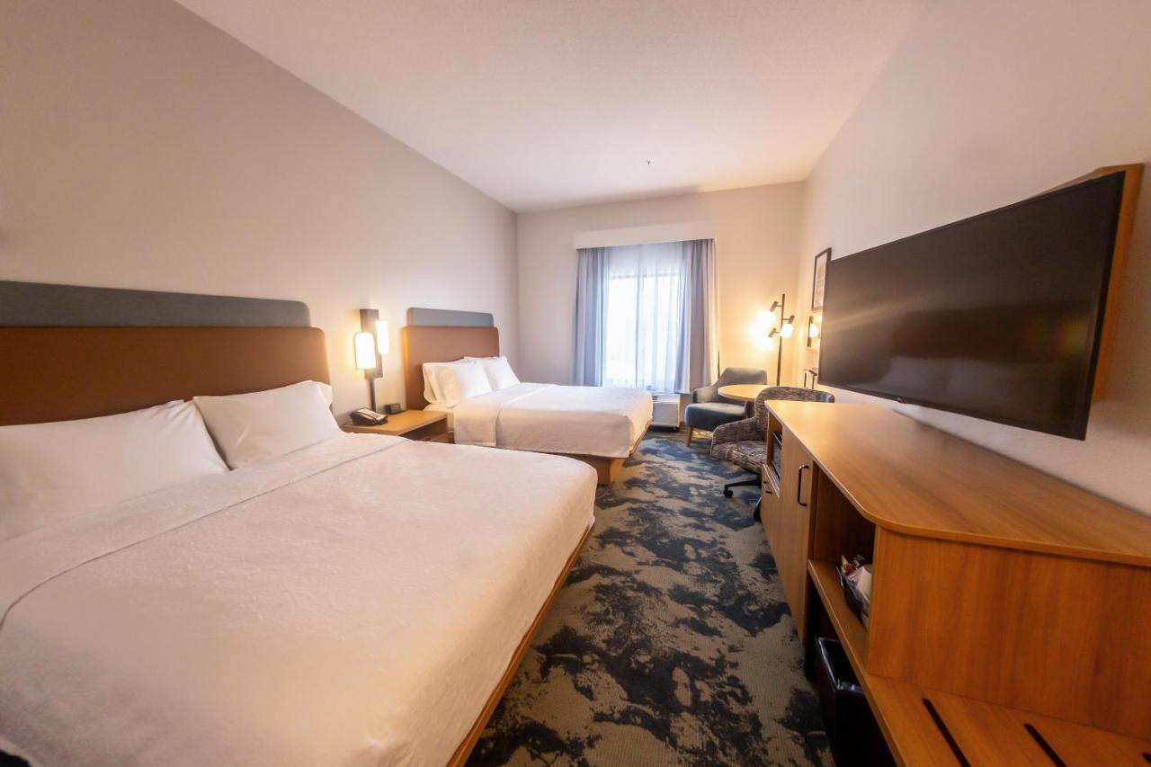 Hampton Inn  Winfield photo 4