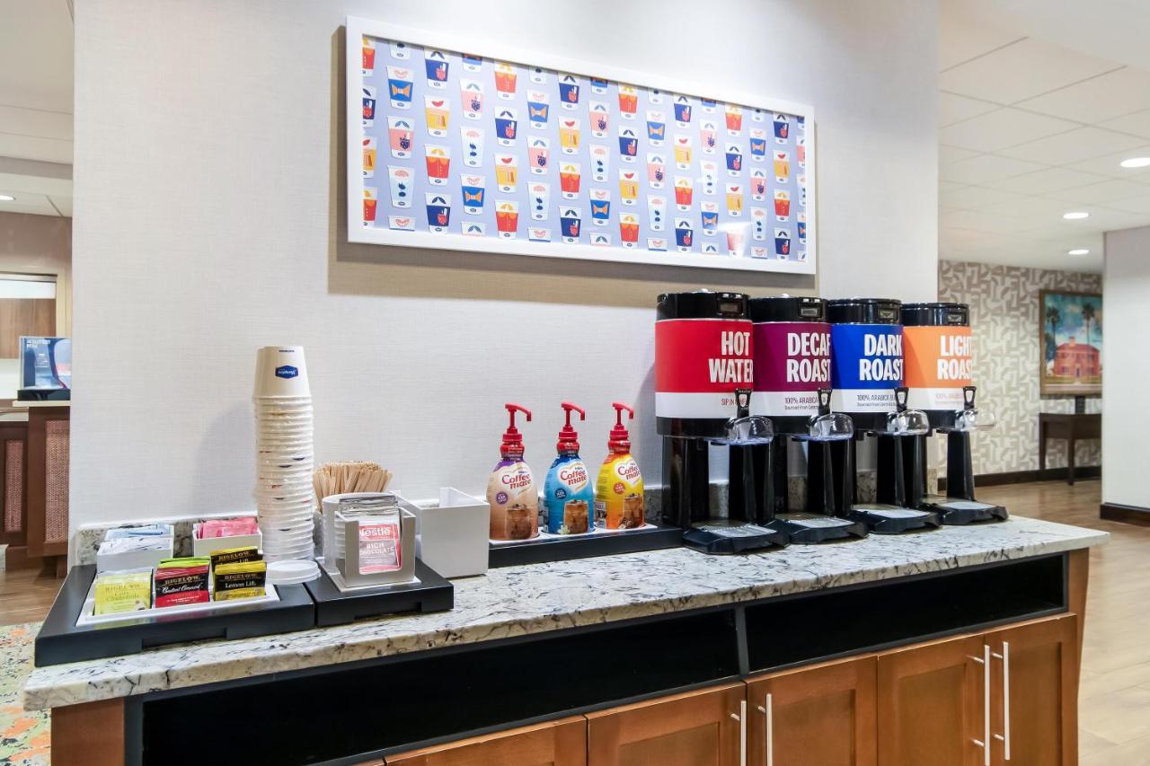 Hampton Inn Uvalde photo 4