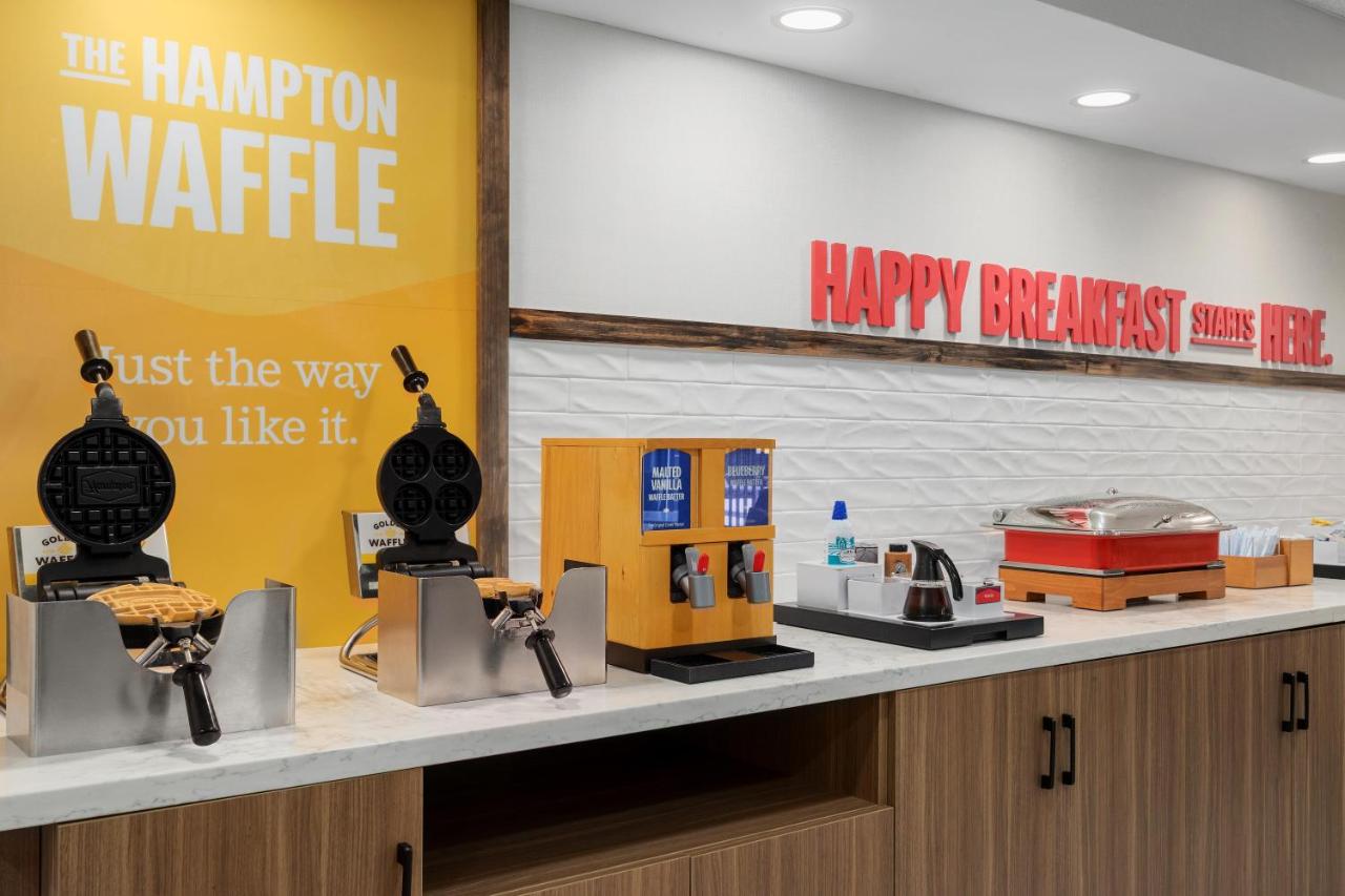 Hampton Inn Farmville photo 2