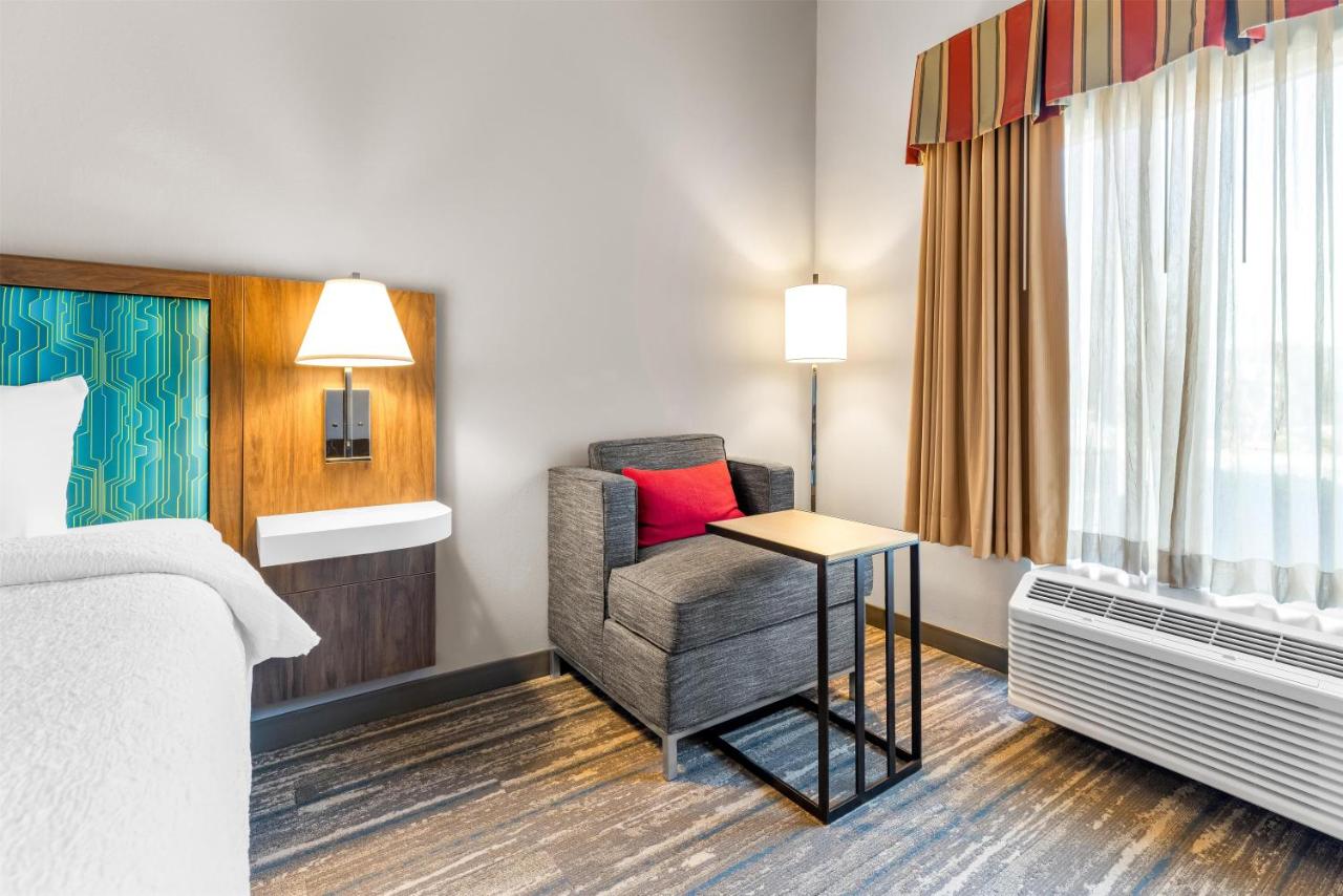 Hampton Inn Guntersville photo 2