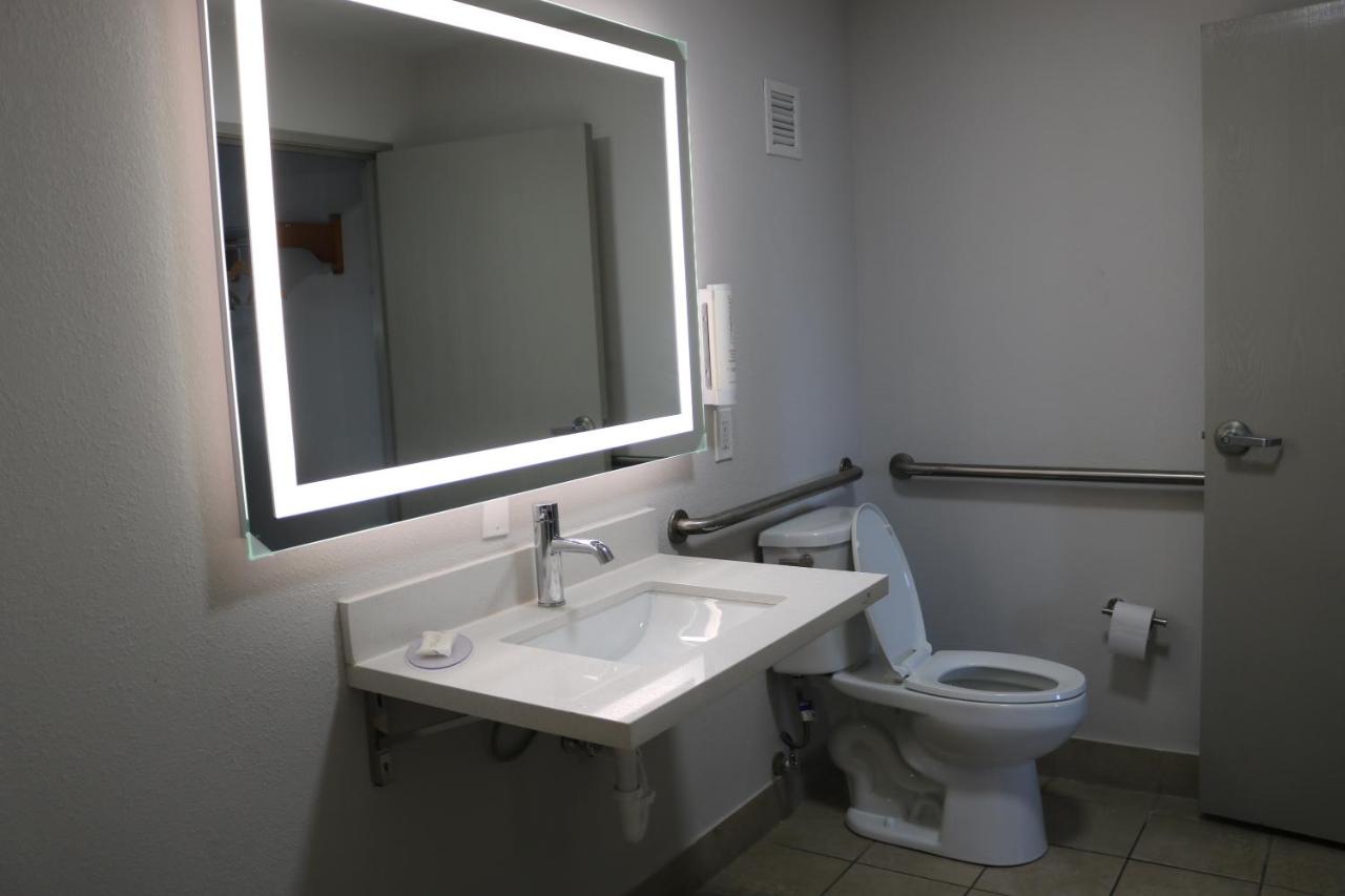 Clarion Pointe photo 3