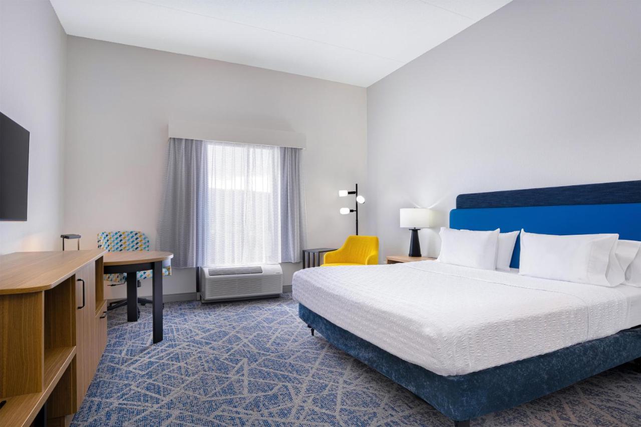 Hampton Inn & Suites Lamar photo 2