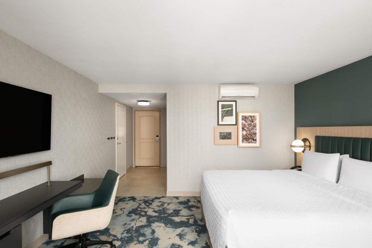 Hampton Inn & Suites Oakland Airport-Alameda photo 2