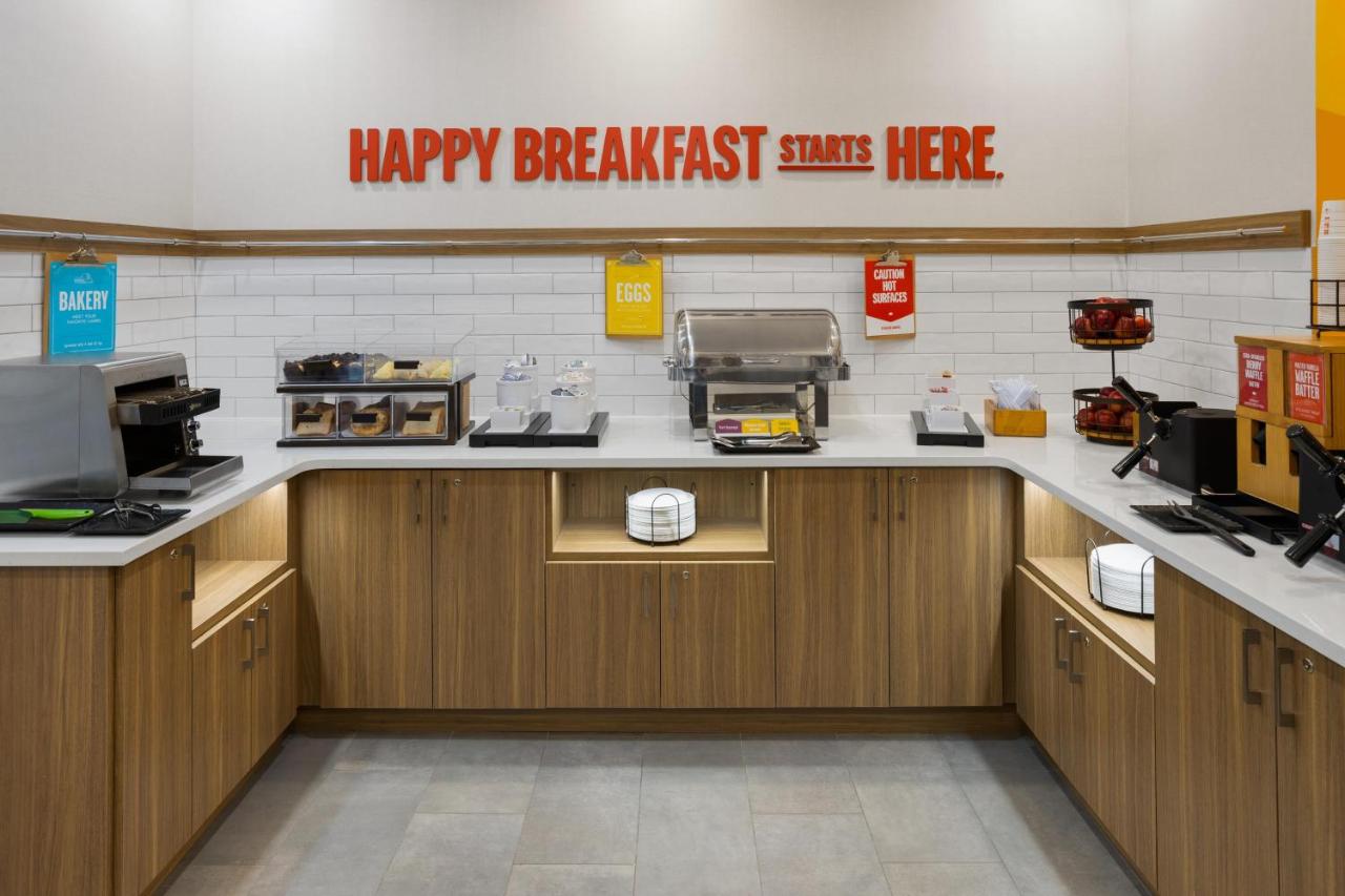 Hampton Inn Staunton photo 2