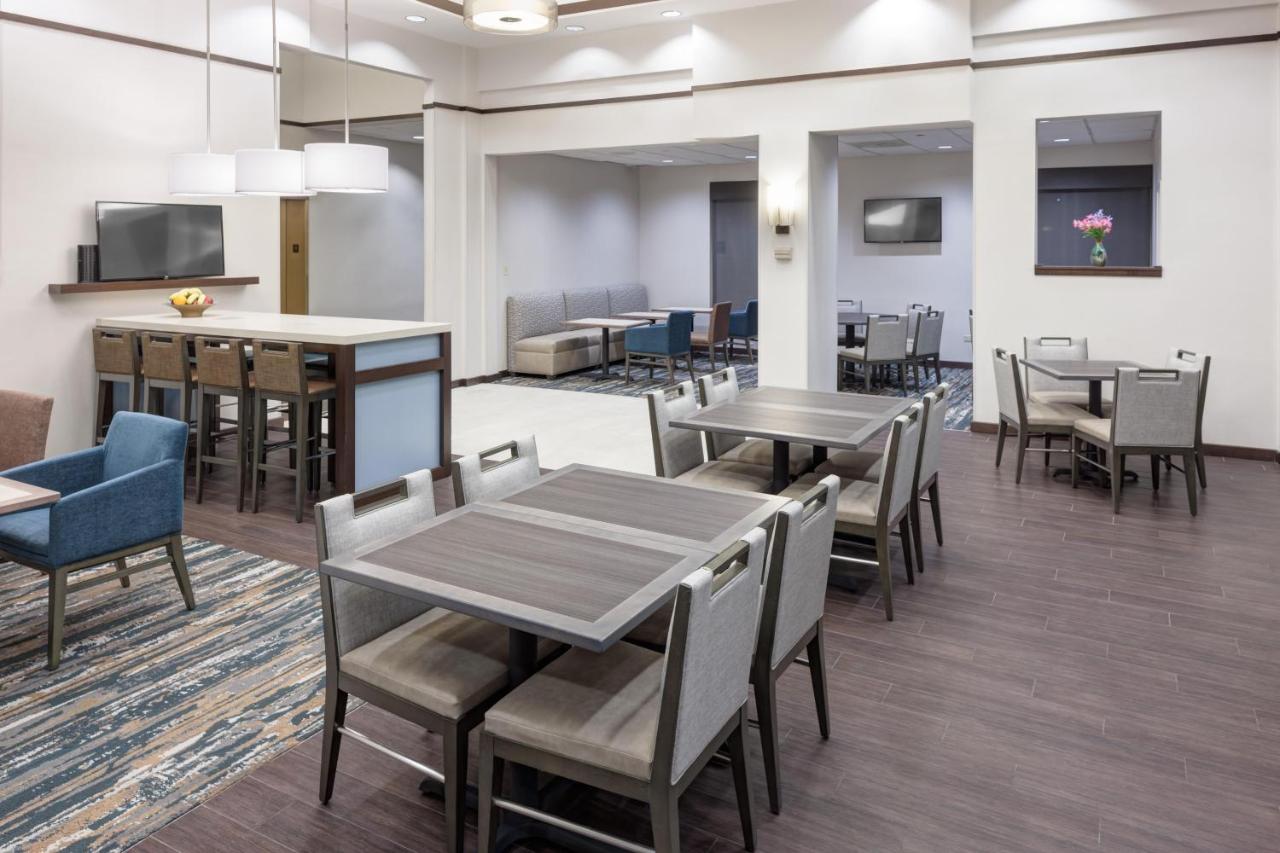 Hampton Inn & Suites Chicago-North Shore/Skokie photo 3