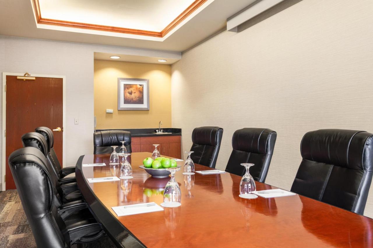 Hampton Inn & Suites Denver-Cherry Creek photo 4