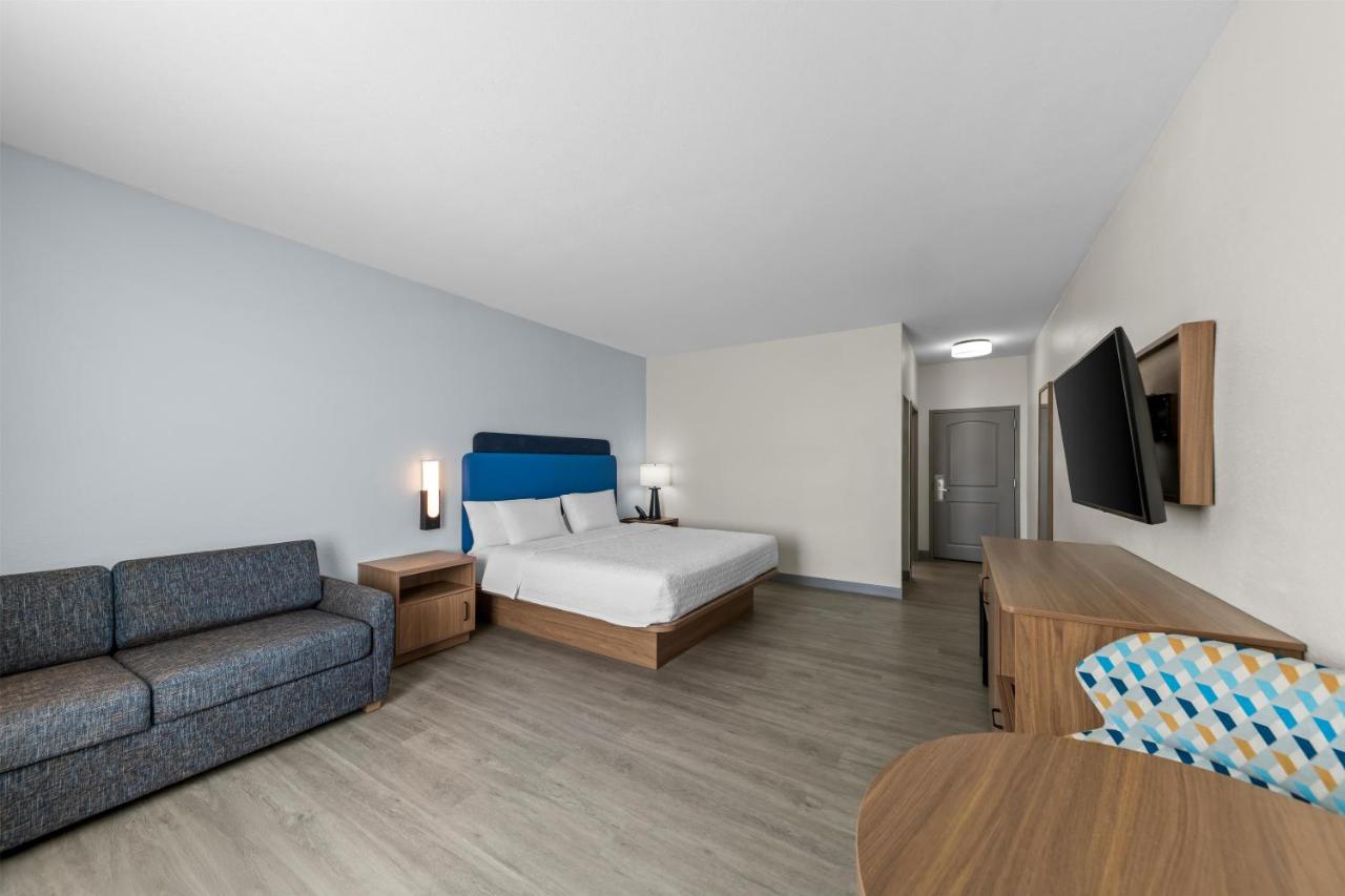 Hampton Inn & Suites Palestine photo 3