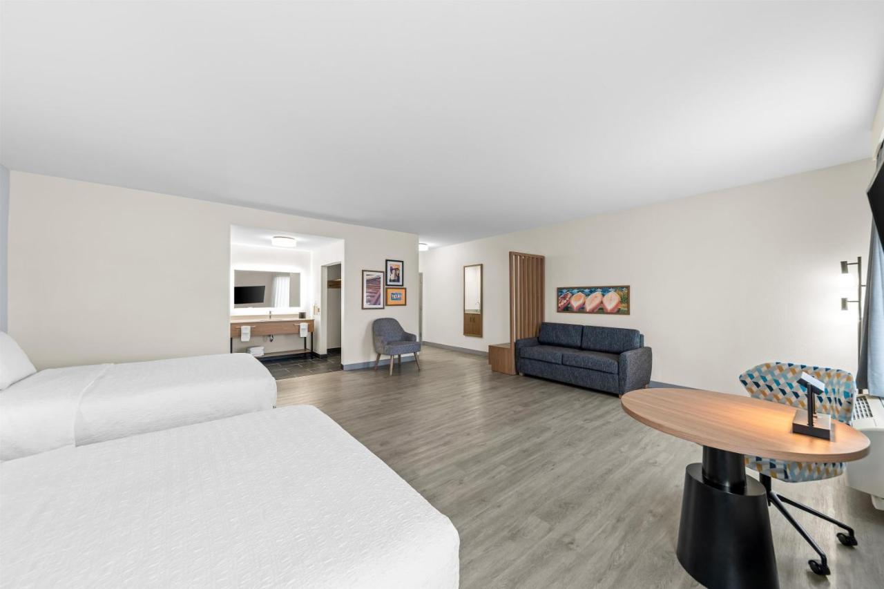Hampton Inn & Suites Palestine photo 2