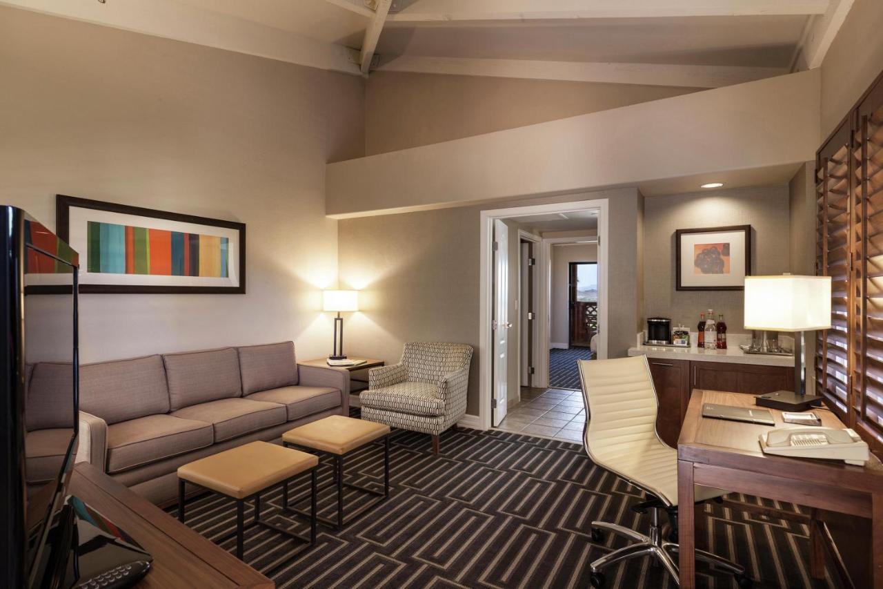 Hilton Phoenix Tapatio Cliffs Resort photo 3