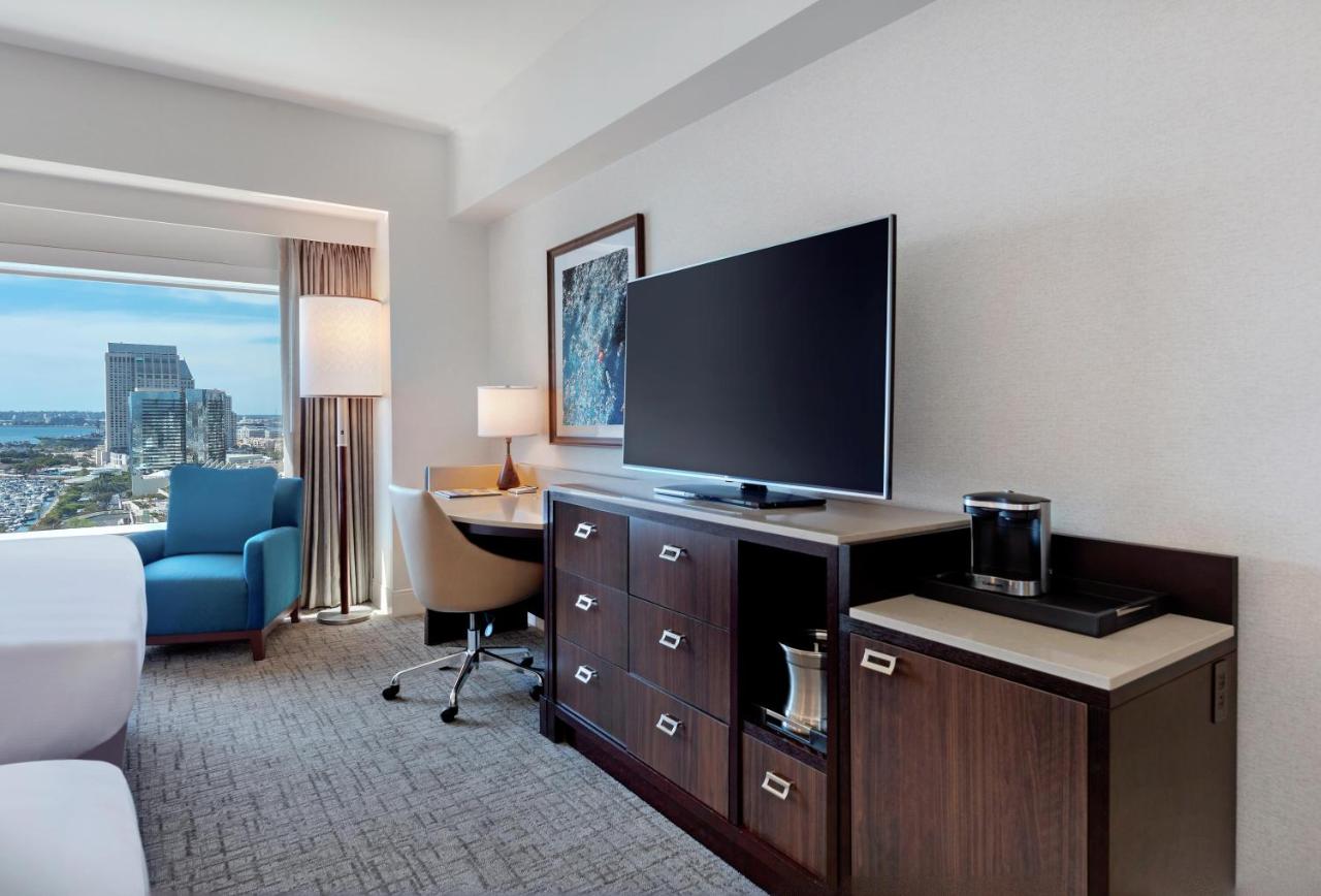 Hilton San Diego Bayfront photo 3