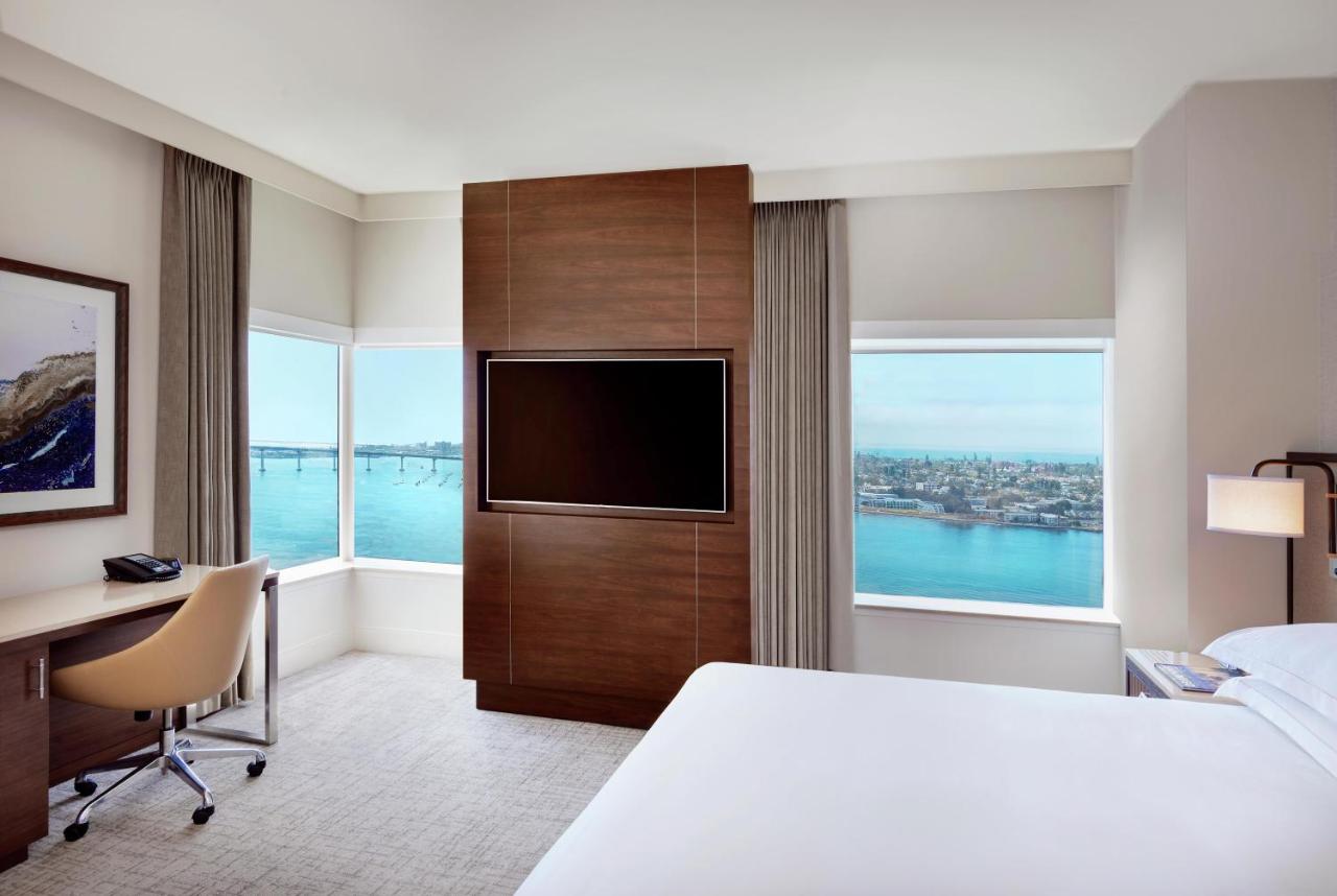 Hilton San Diego Bayfront photo 2