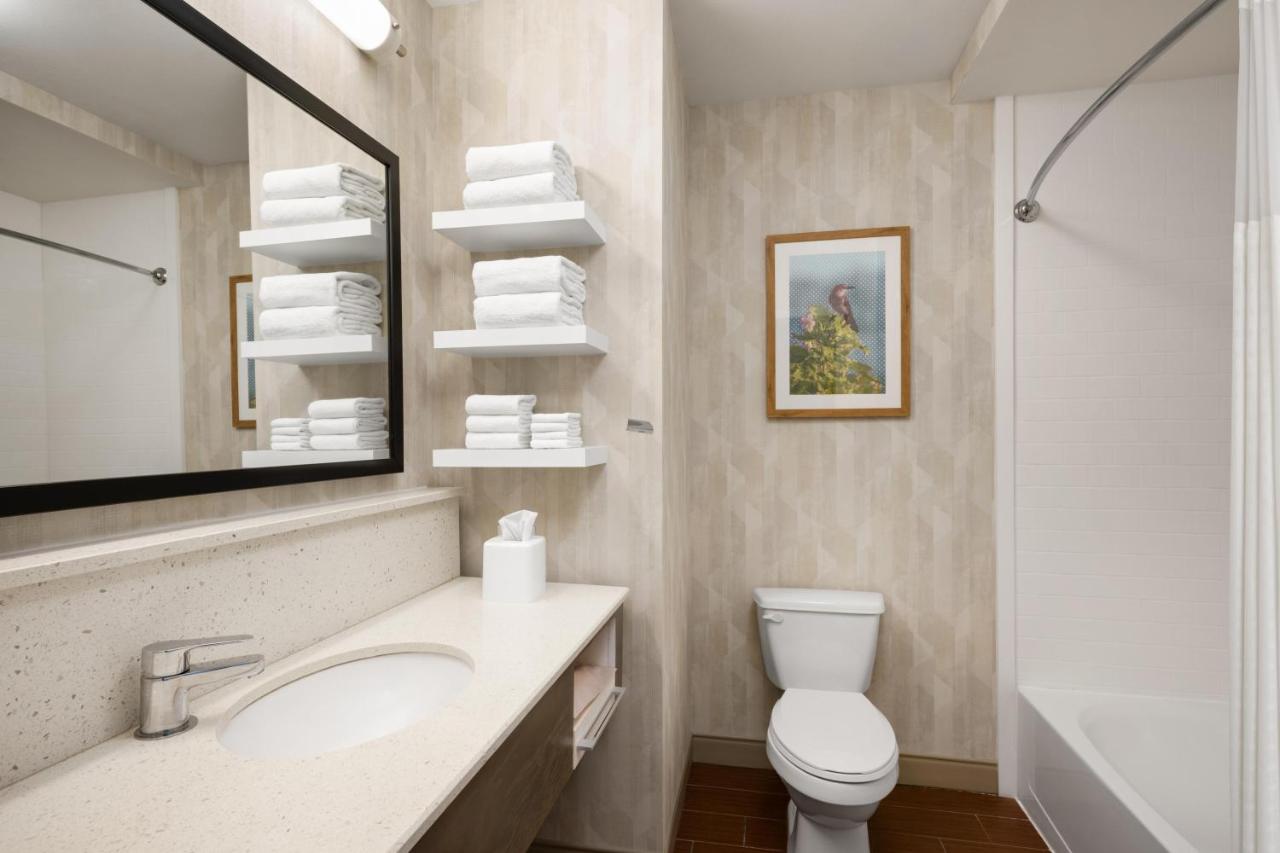 Hampton Inn & Suites DeLand photo 3