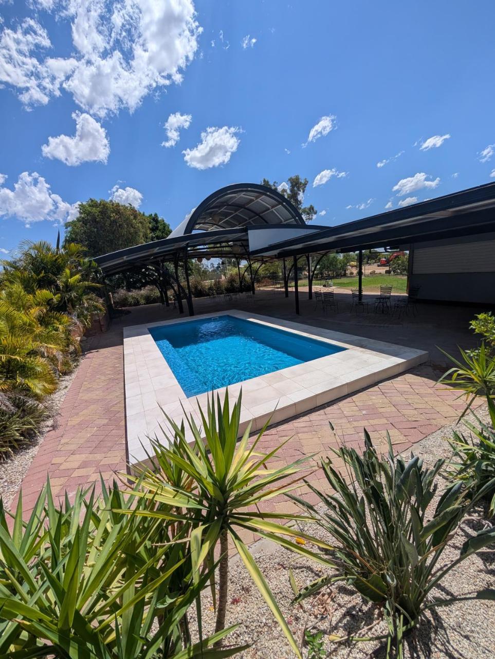 Jumbuck Motor Inn with Pool