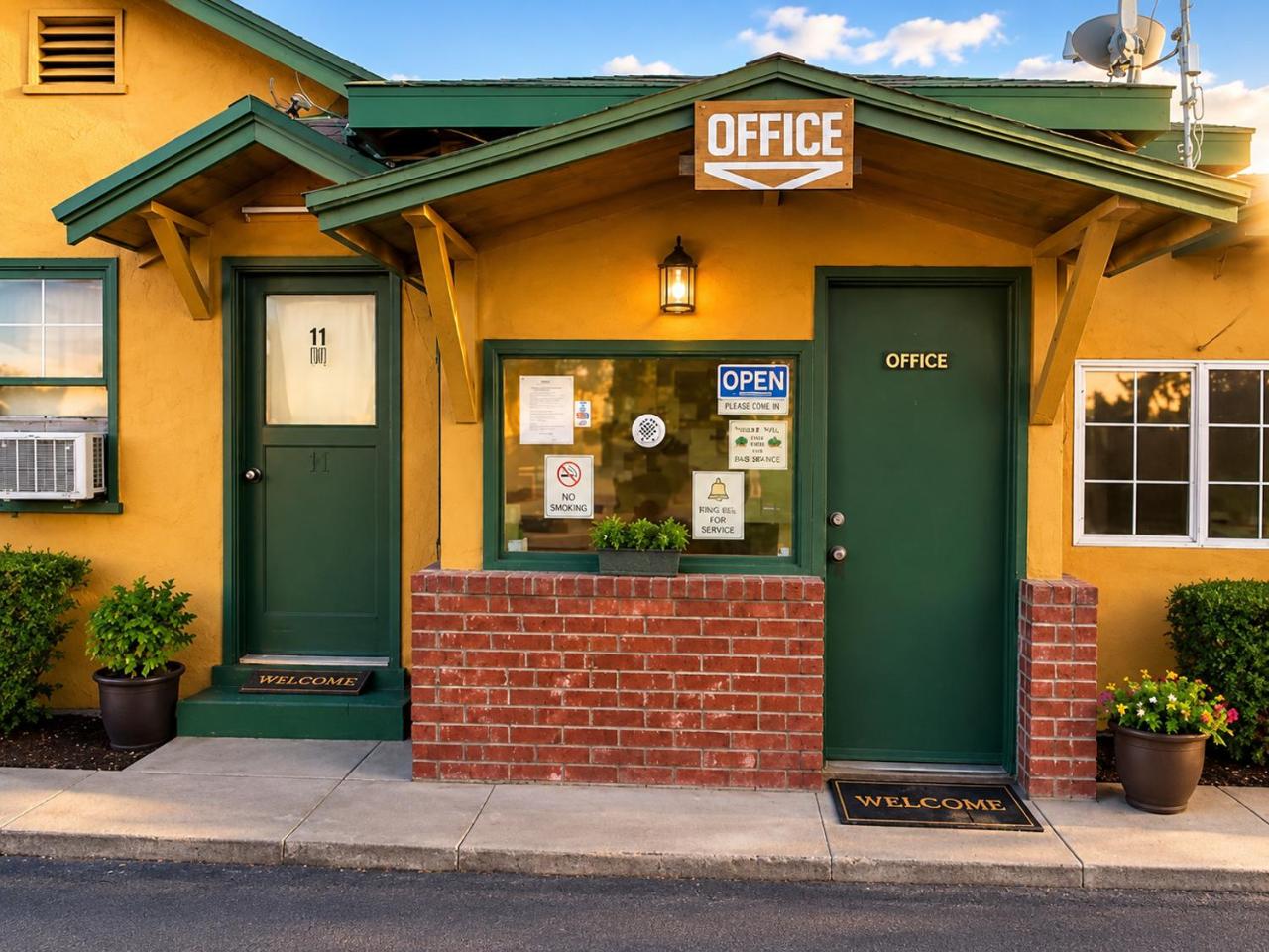 Oak Motel Modesto CA