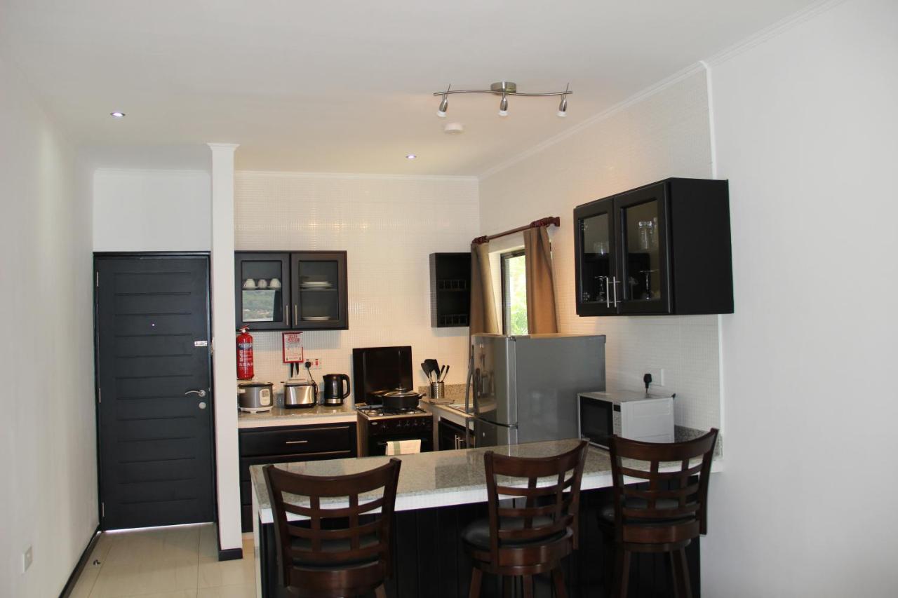 Surfers Cove Apartments photo 2