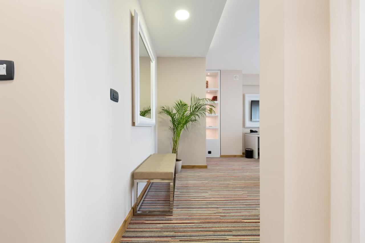 Hotel TESLA - Smart Stay Garni photo 2