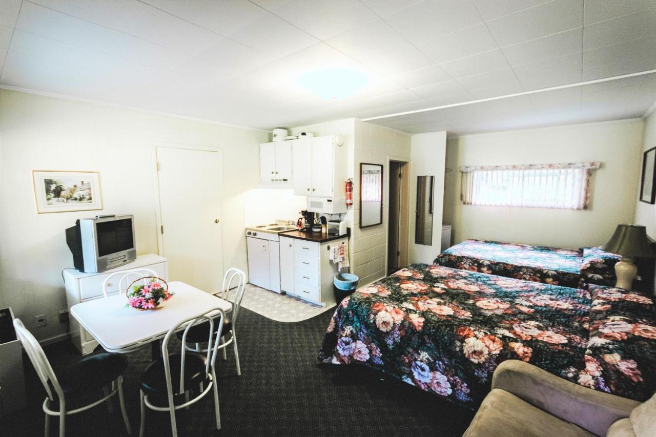 High Falls Bay Cottages, Camping & Waterpark photo 3