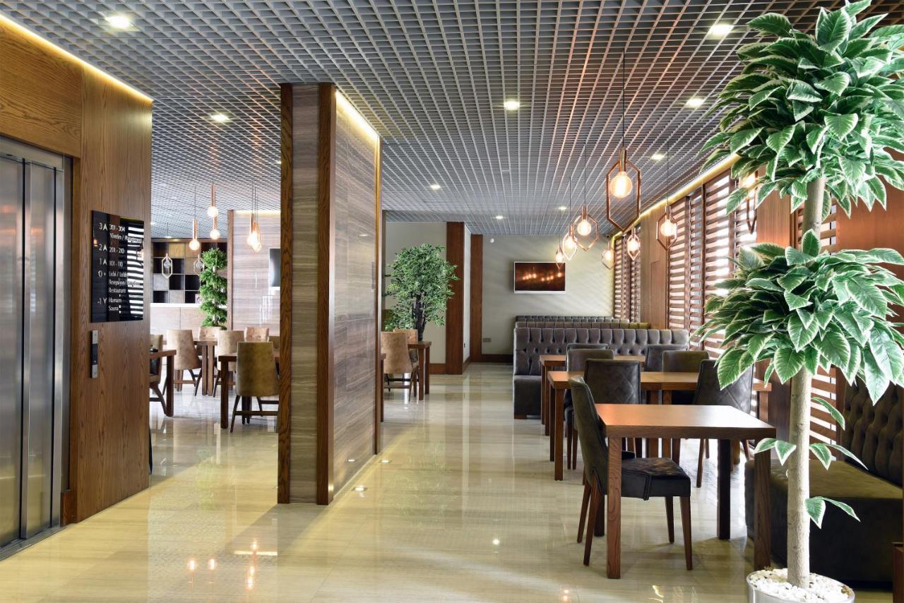 The Elegant Hotel photo 4