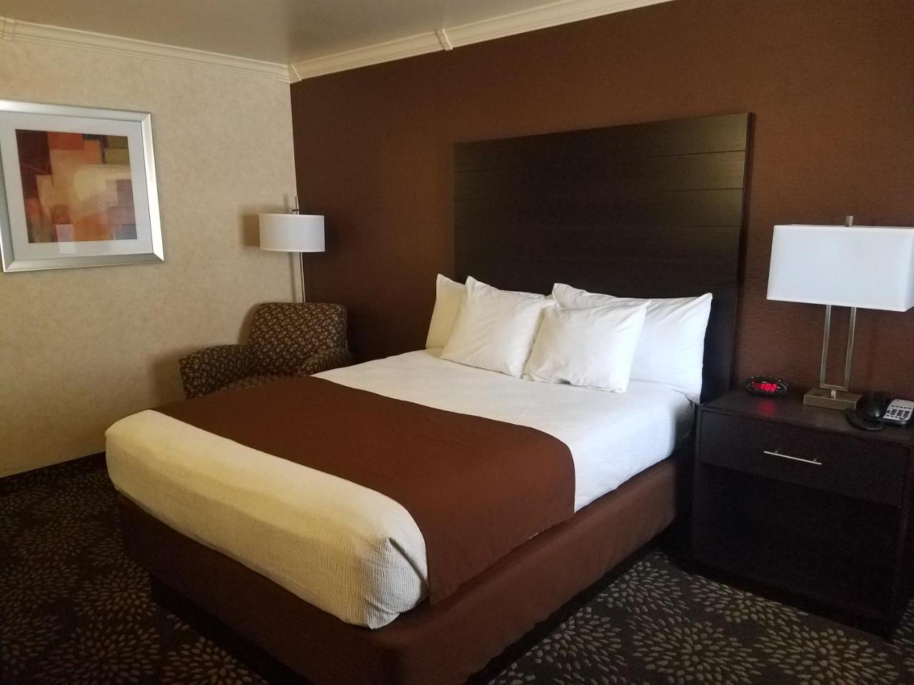 Photo - Best Western InnSuites Tucson Foothills Hotel & Suites