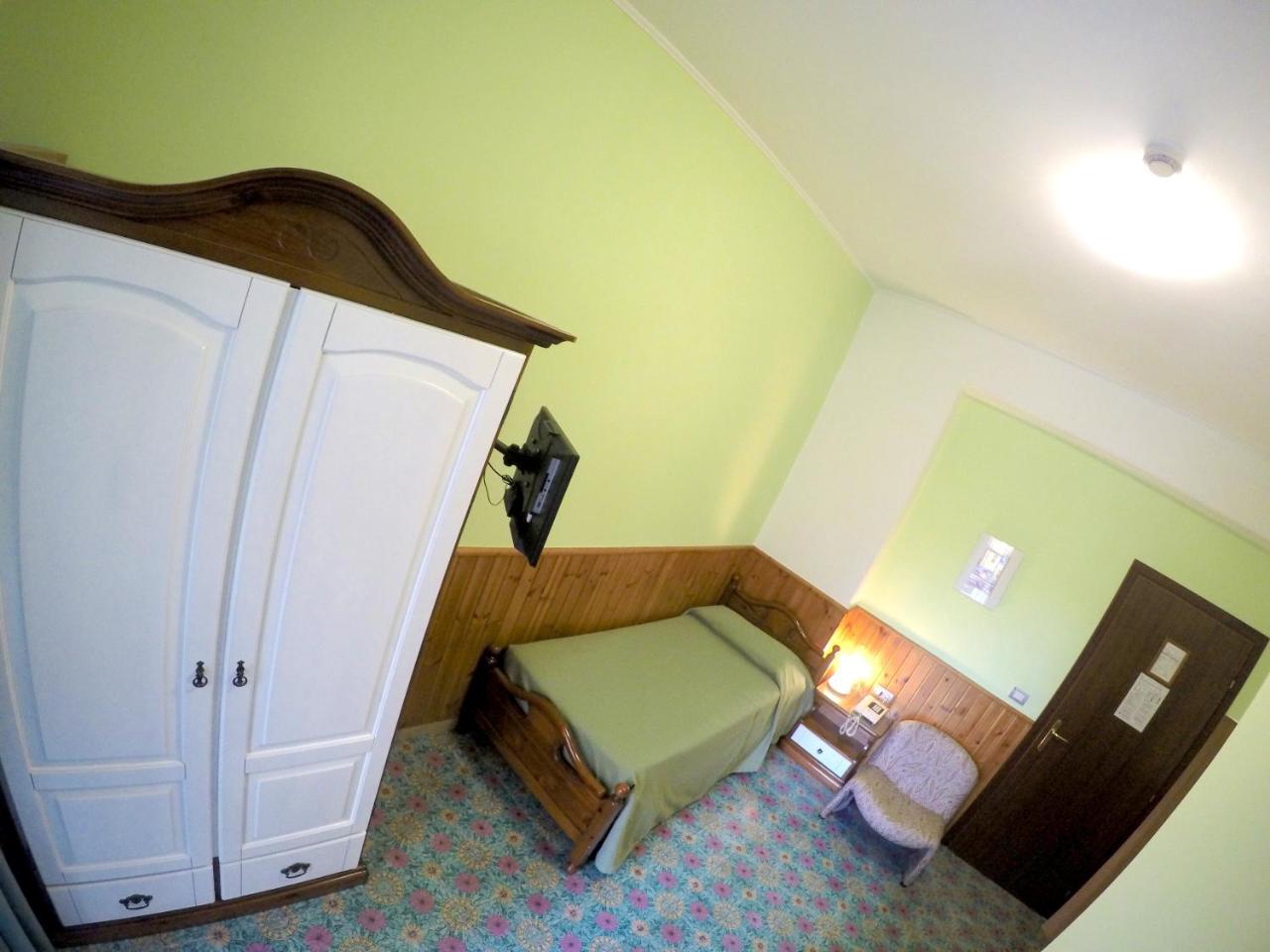 Tourist Hotel photo 3