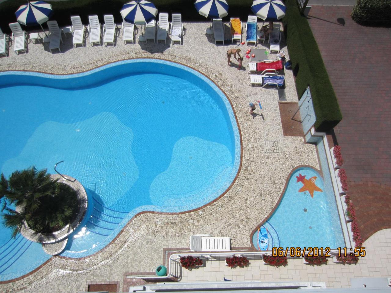 Hotel Ambassador Meuble photo 2