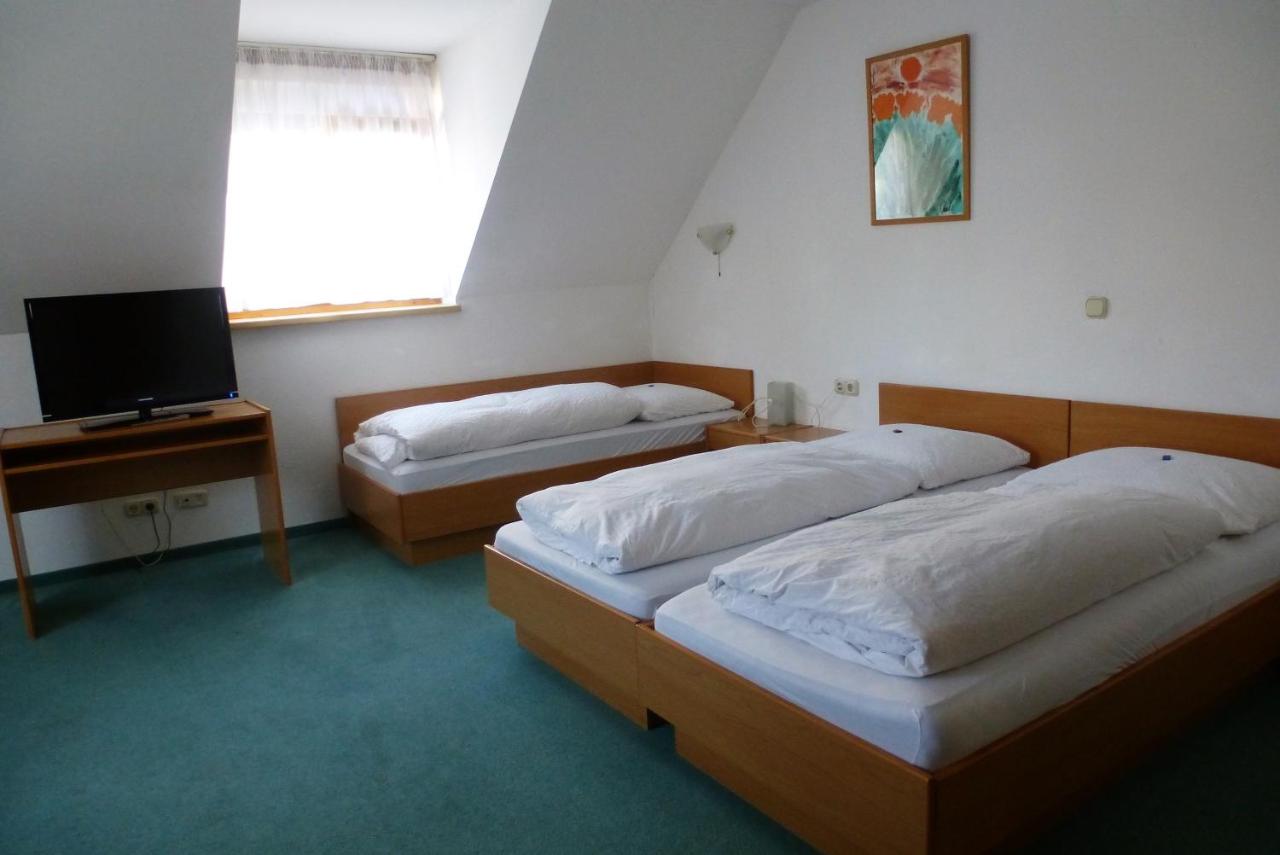 Vierbettzimmer mit Bad