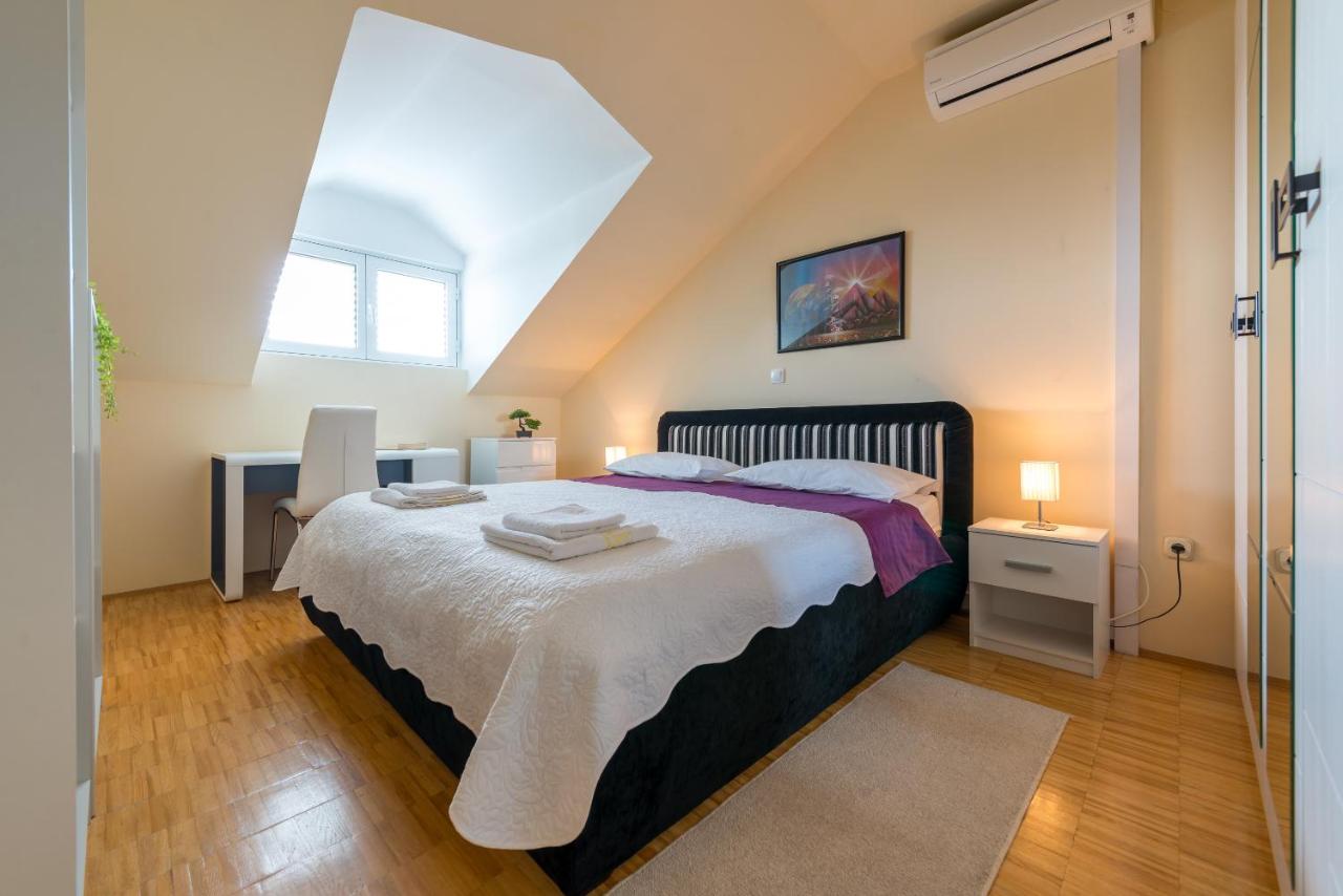 Appartamento con 2 Camere da Letto e Vista Mare

