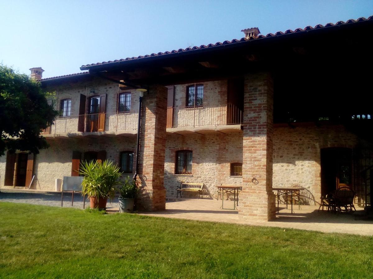 Cascina Stralla - Bed and Breakfast Farigliano