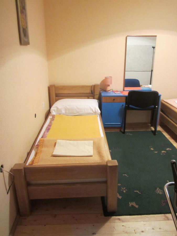 Zweibettzimmer mit eigenem Bad
