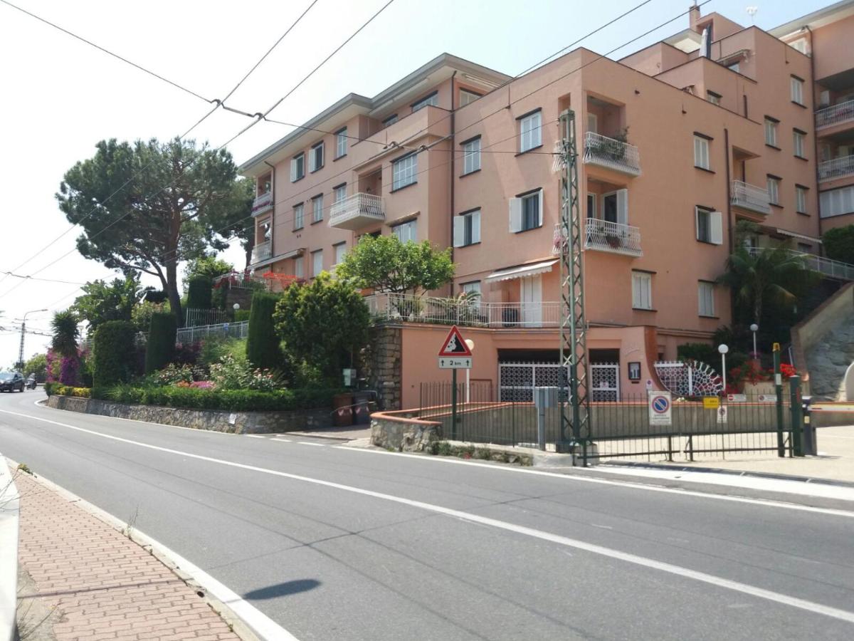 Punta Sole, VISTA MARE, Con giardino privato, PARCHEGGIO PRIVATO GRATIS - B&B Bordighera