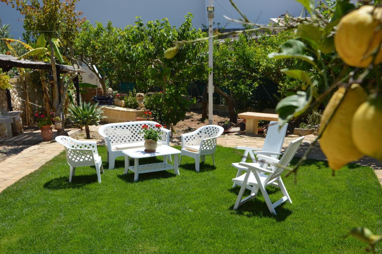 B&B Isla Favignana - Guest House Al Giardino dei Limoni - Bed and Breakfast Isla Favignana