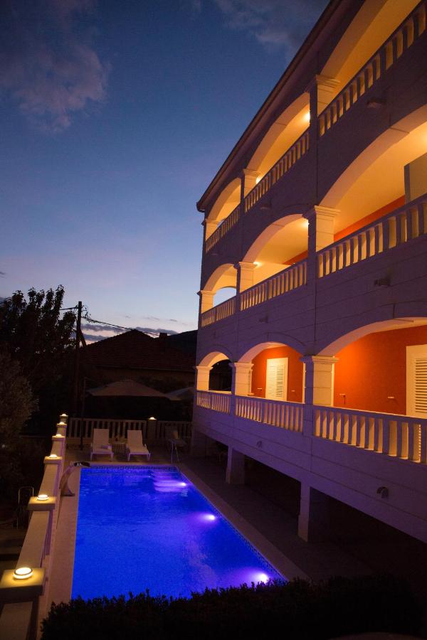 Monolocale con Vista Piscina