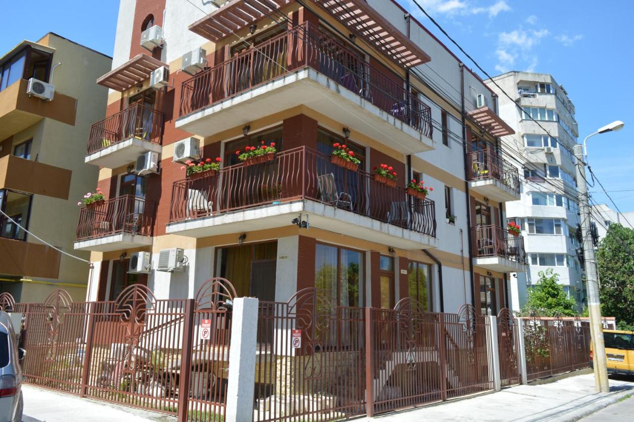 Garsoniere Victor Seaview Aer Conditionat- Bucatarie-Primim Carduri Vacanta-Pet Friendly la 3 minute de Plaja Reyna-Zoom Beach - B&B Costanza