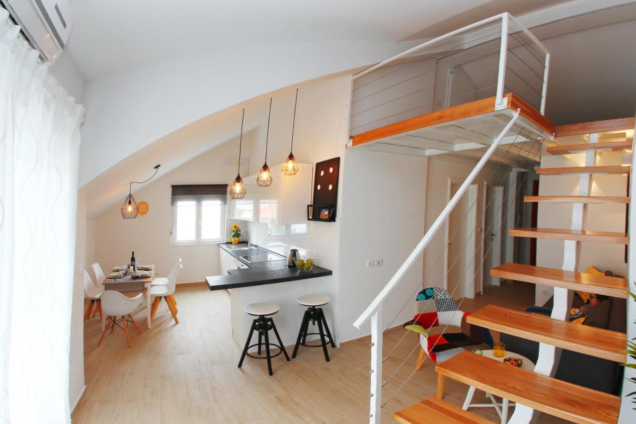 Appartamento con 2 Camere da Letto e Balcone